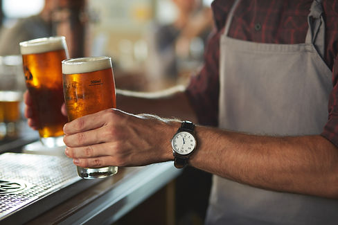 Barista con birra
